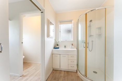 Photo of property in 34 Bay Street, Red Beach, 0932