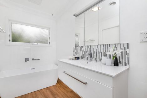 Photo of property in 2/10 Liverpool Street, Papakura, 2110