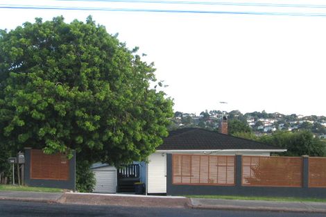 Photo of property in 56 Pupuke Road, Hillcrest, Auckland, 0627