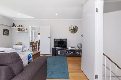 Photo of property in 41 Valley View Road, Glenfield, Auckland, 0629