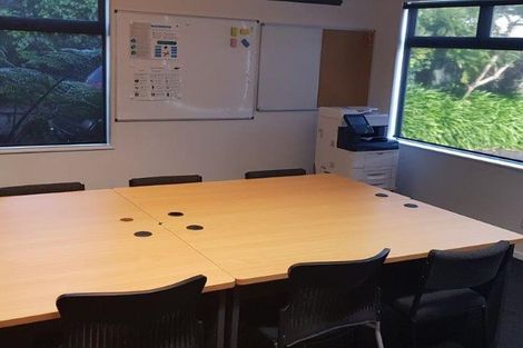 Photo of property in 1/108 Lincoln Road, Henderson, Auckland, 0610