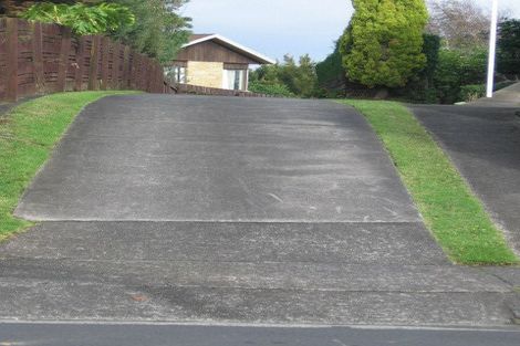 Photo of property in 17 Te Anau Place, Pakuranga Heights, Auckland, 2010