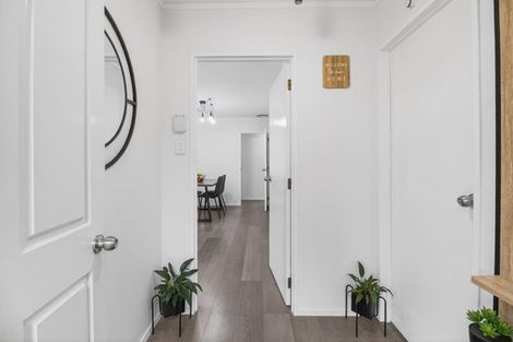Photo of property in 2/19 Sailfish Drive, West Harbour, Auckland, 0618