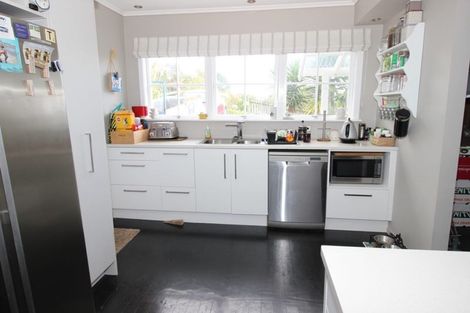 Photo of property in 11 River Road, Red Beach, 0932