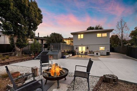 Photo of property in 18 Grassmere Road, Henderson Valley, Auckland, 0612