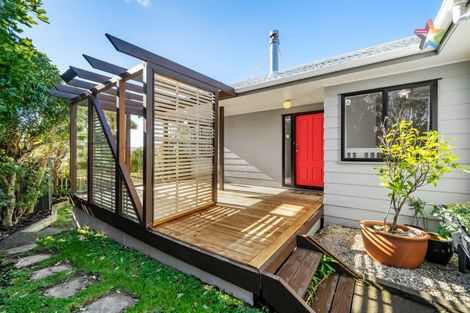 Photo of property in 21 Jasmine Grove, Maungaraki, Lower Hutt, 5010
