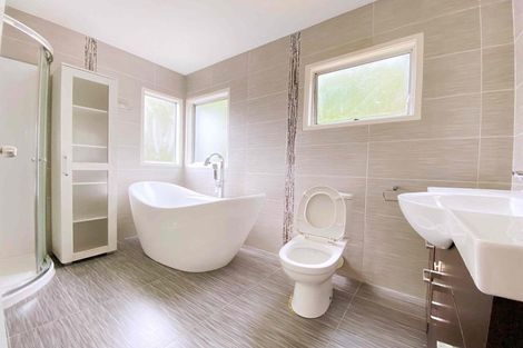 Photo of property in 29 Santiago Crescent, Unsworth Heights, Auckland, 0632