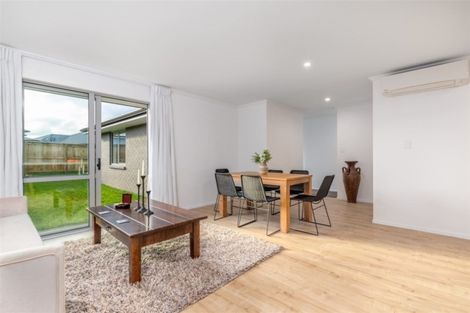 Photo of property in 19 Papa Orchard Drive, Kumeu, 0810