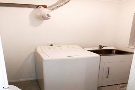 Photo of property in 11 Kearney Place, Massey, Auckland, 0614