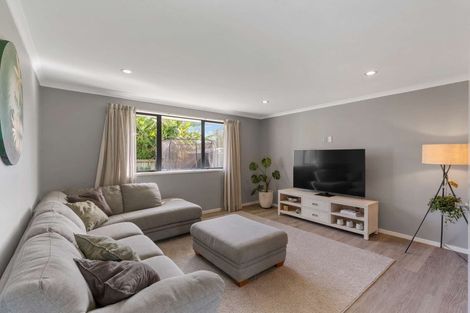 Photo of property in 44 Ripple Grove, Waiuku, 2123