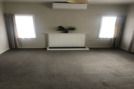 Photo of property in 28 Newington Road, Henderson, Auckland, 0612