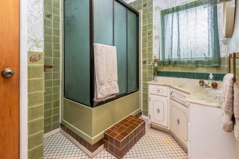 Photo of property in 94 Crawford Avenue, Mangere Bridge, Auckland, 2022