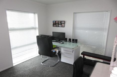 Photo of property in 17 Cresswell Place, Johnsonville, Wellington, 6037