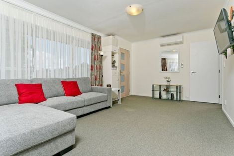 Photo of property in 1/9 Lancelot Place, Glenfield, Auckland, 0629