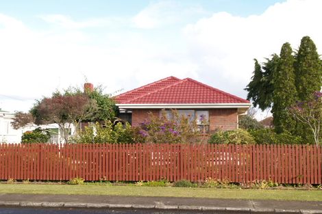 Photo of property in 18 Hallberry Road, Mangere East, Auckland, 2024