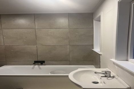 Photo of property in 25 Hutchinson Avenue, New Lynn, Auckland, 0600