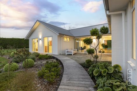 Photo of property in 88 Taupaki Road, Taupaki, 0782