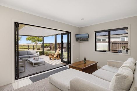 Photo of property in 37 Golden Sands Drive, Papamoa Beach, Papamoa, 3118