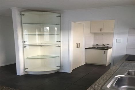 Photo of property in 2 Silverstone Place, Henderson, Auckland, 0612