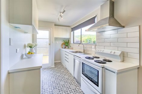 Photo of property in 21f1- Roband Crescent, Brown Owl, Upper Hutt, 5018