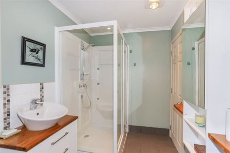 Photo of property in 13 Delphi Grove, Tuakau, 2121