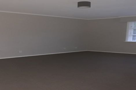 Photo of property in 5 Alder Place, Newlands, Wellington, 6037