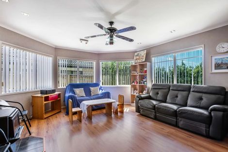 Photo of property in 20 Mandalay Place, Waiuku, 2123