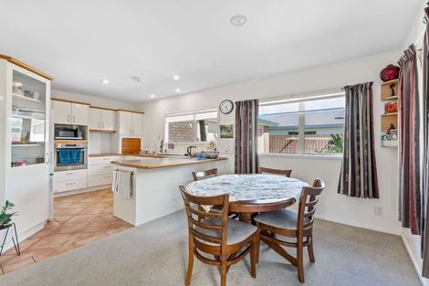 Photo of property in 723b Te Atatu Road, Te Atatu Peninsula, Auckland, 0610