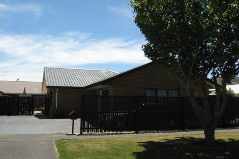 Photo of property in 1 Brockhall Lane, Avonhead, Christchurch, 8042