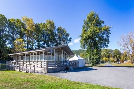 Photo of property in 2 Kahikatea Drive, Kinloch, Taupo, 3377