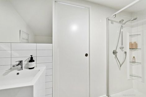 Photo of property in 2u7 Stone Street, Miramar, Wellington, 6022