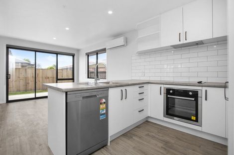 Photo of property in 2/18 Betley Crescent, Fairview Downs, Hamilton, 3214
