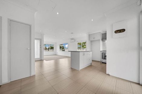 Photo of property in 54 Edgewater Drive, Pakuranga, Auckland, 2010