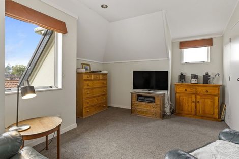 Photo of property in 2/12 Gradwell Place, Two Mile Bay, Taupo, 3330