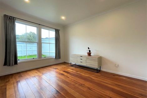 Photo of property in 109 Onepu Road, Lyall Bay, Wellington, 6022
