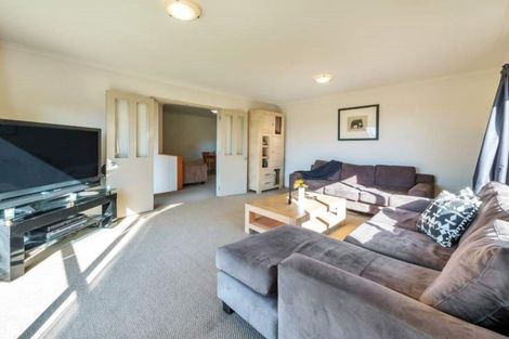 Photo of property in 20 Fairford Avenue, Henderson, Auckland, 0612
