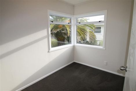 Photo of property in 70 Eskdale Road, Birkdale, Auckland, 0626