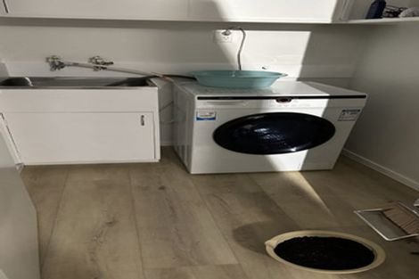 Photo of property in 1/8 Raeben Avenue, Hillcrest, Auckland, 0627