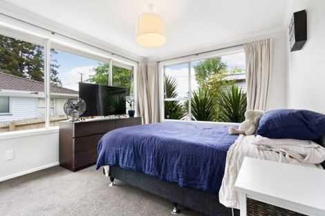 Photo of property in 170 Colwill Road, Massey, Auckland, 0614