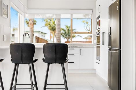 Photo of property in 30 Vermeer Place, West Harbour, Auckland, 0618