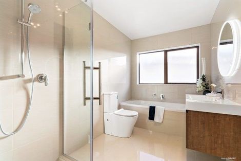 Photo of property in 10 Hinoki Way, Flat Bush, Auckland, 2019