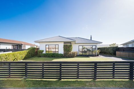 Photo of property in 53 Geraldine Crescent, Cloverlea, Palmerston North, 4412