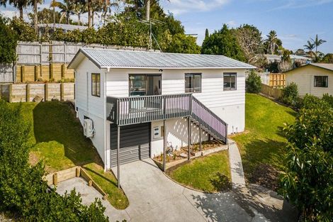 Photo of property in 8 Garton Drive, Massey, Auckland, 0614