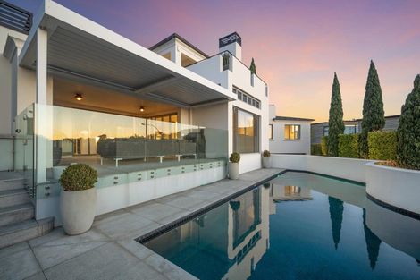 Photo of property in 1 Arthur Crescent, Hauraki, Auckland, 0622