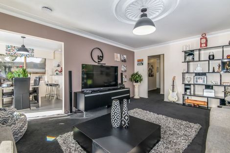 Photo of property in 37 Nui Mana Place, Te Atatu South, Auckland, 0610