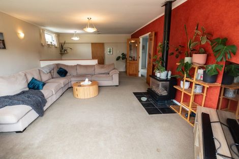 Photo of property in 9 Pinkerton Grove, Newlands, Wellington, 6037