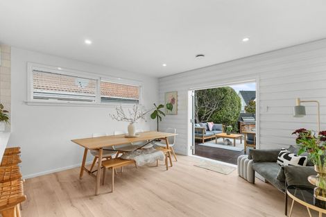 Photo of property in 21 Woodstock Place, Russley, Christchurch, 8042