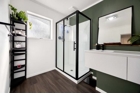 Photo of property in 5 Lorraine Place, Glenview, Hamilton, 3206