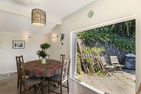 Photo of property in 17 Torwood Road, Khandallah, Wellington, 6035