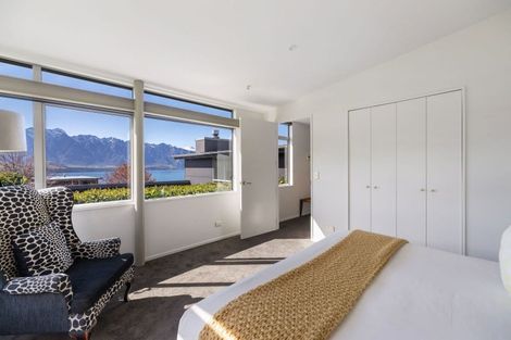 Photo of property in 6 Whitbourn Place, Fernhill, Queenstown, 9300